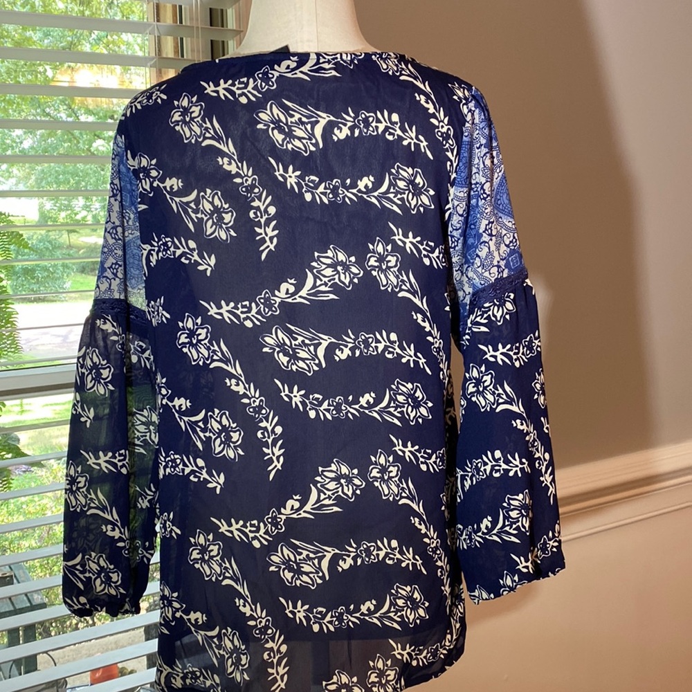 ❤️Bohemian Cafe Blouse Navy Blue Off White With Lacy Collar Never Worn Size M - Picture 4 of 7